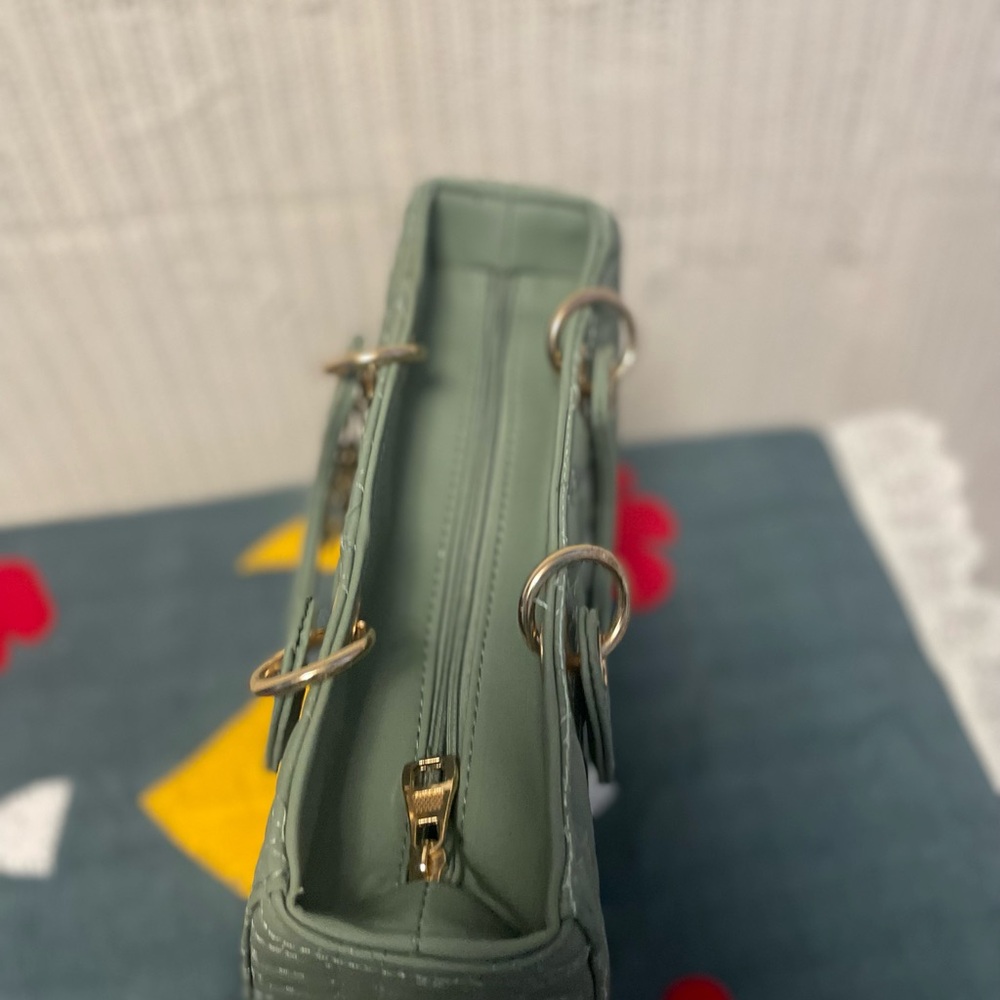 Fashion lady Bag PU leather, olive green color, New with dust bag, Sling - Picture 3 of 10